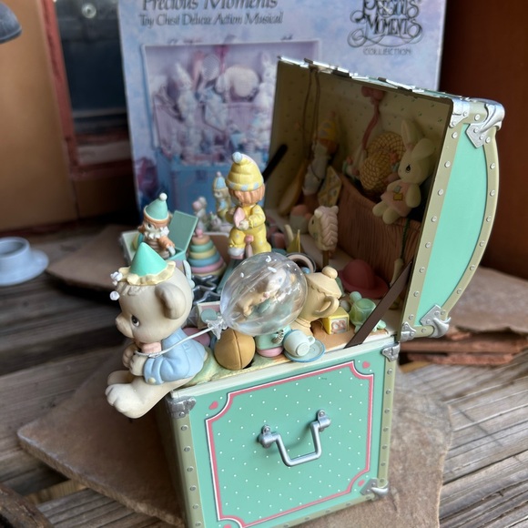 Precious Moments Toy Chest Music Box Pink New in Box - Picture 7 of 16